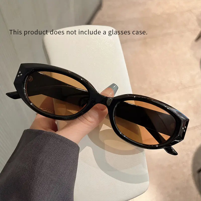 Retro Cat Eye Sunglasses in Black