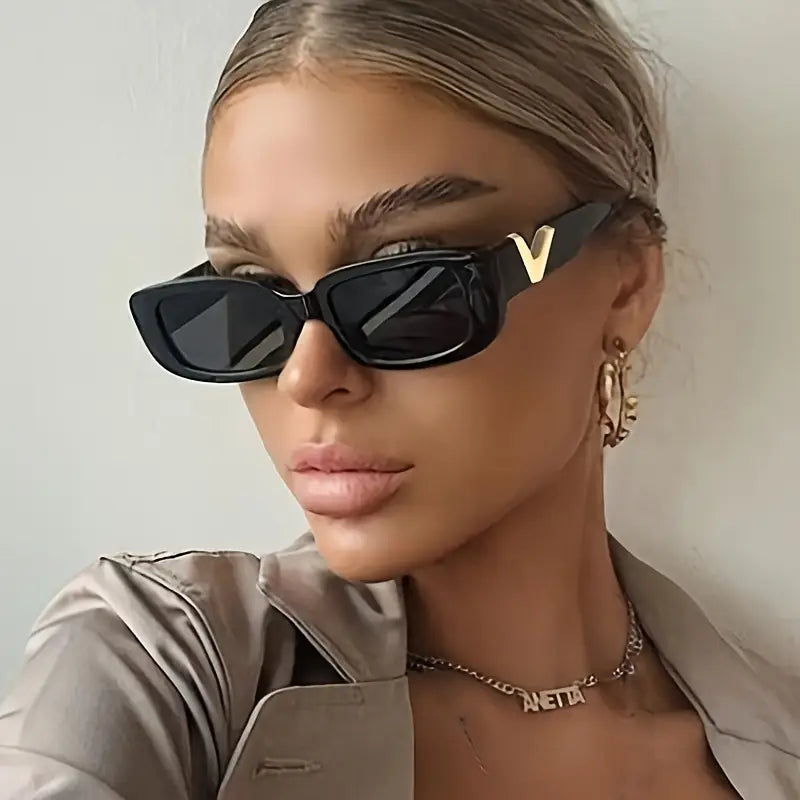 V-Frame Sunnies in Black