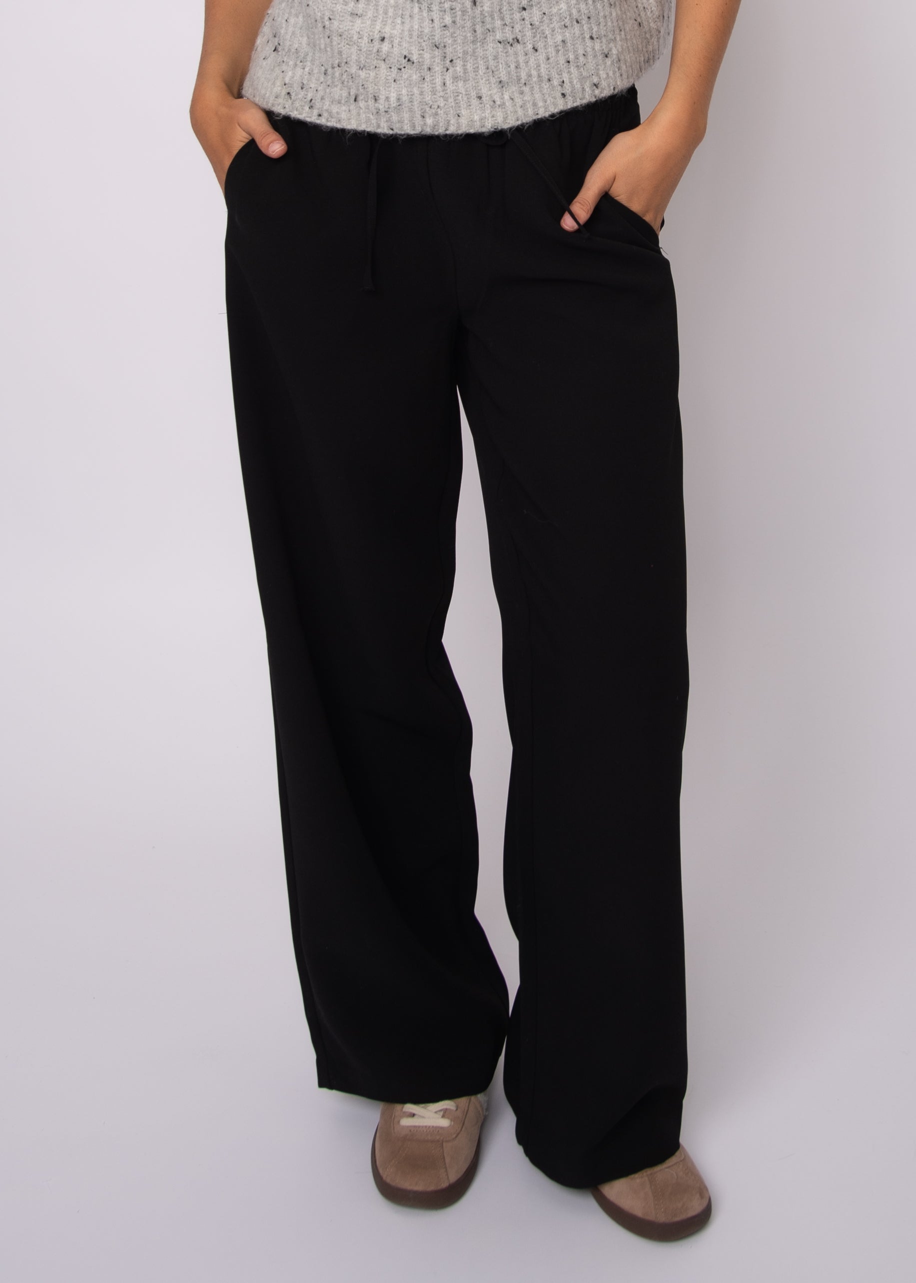 Merry Drawstring Pant in Black