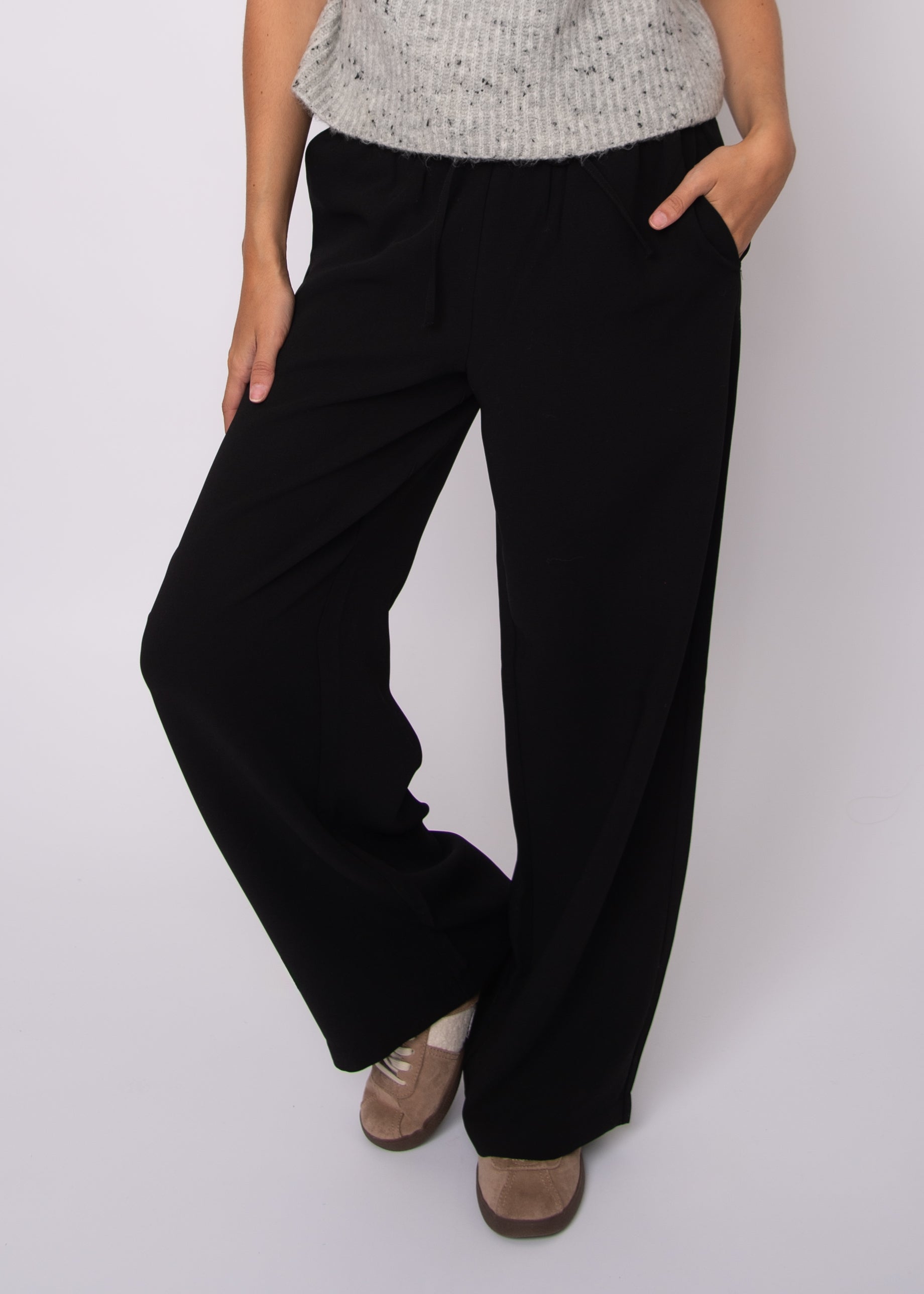 Merry Drawstring Pant in Black