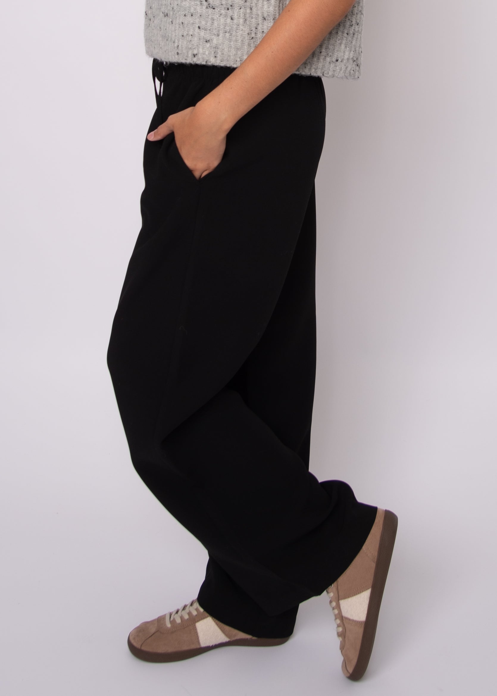 Merry Drawstring Pant in Black