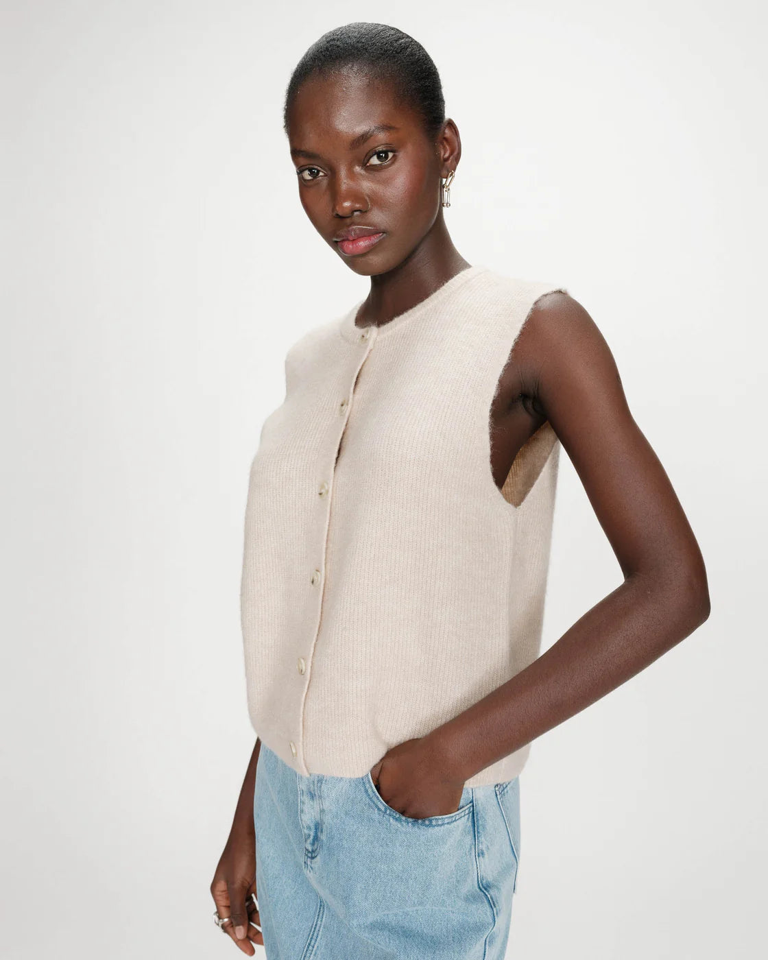 Vollando Sleeveless Cardi