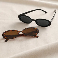 Oval Small Frame Sunglasses in Black