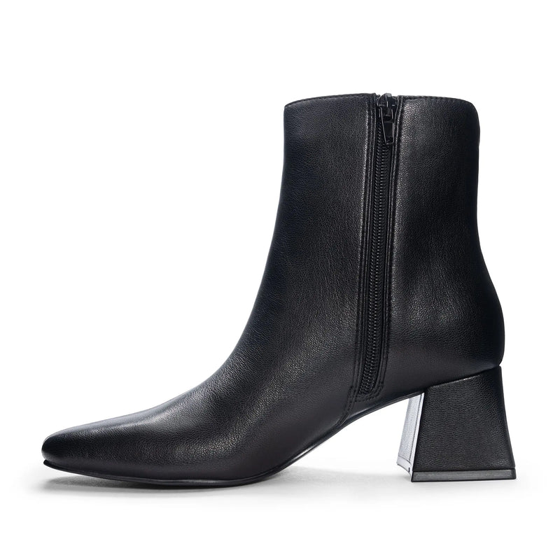 Dreamy Casual Bootie in Black