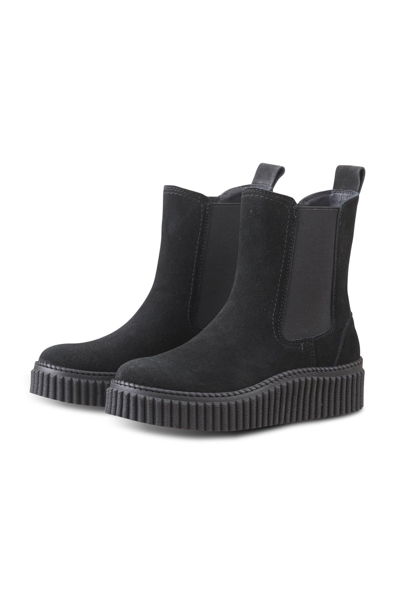 Calira Chelsea Boot in Black