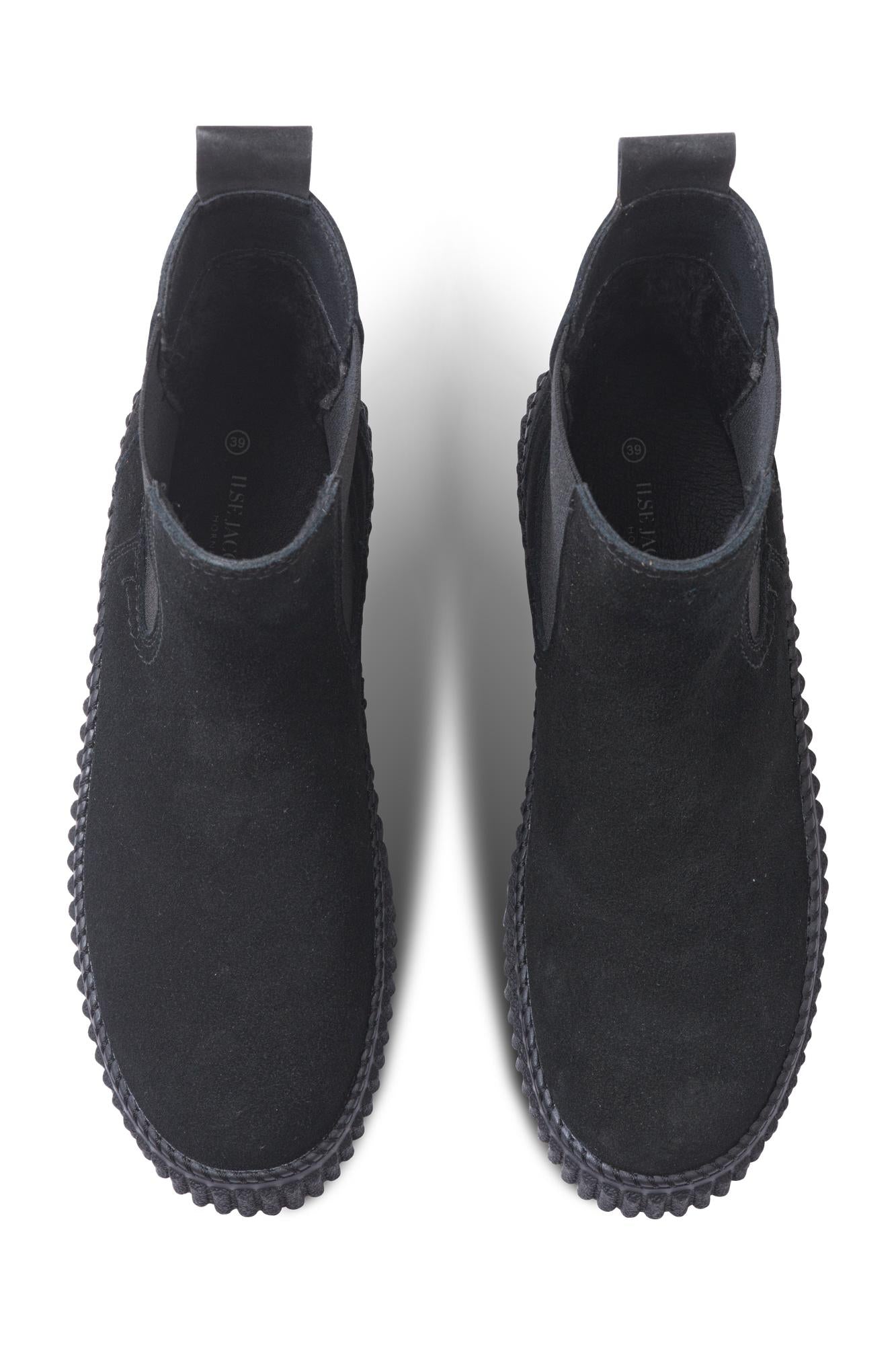 Calira Chelsea Boot in Black