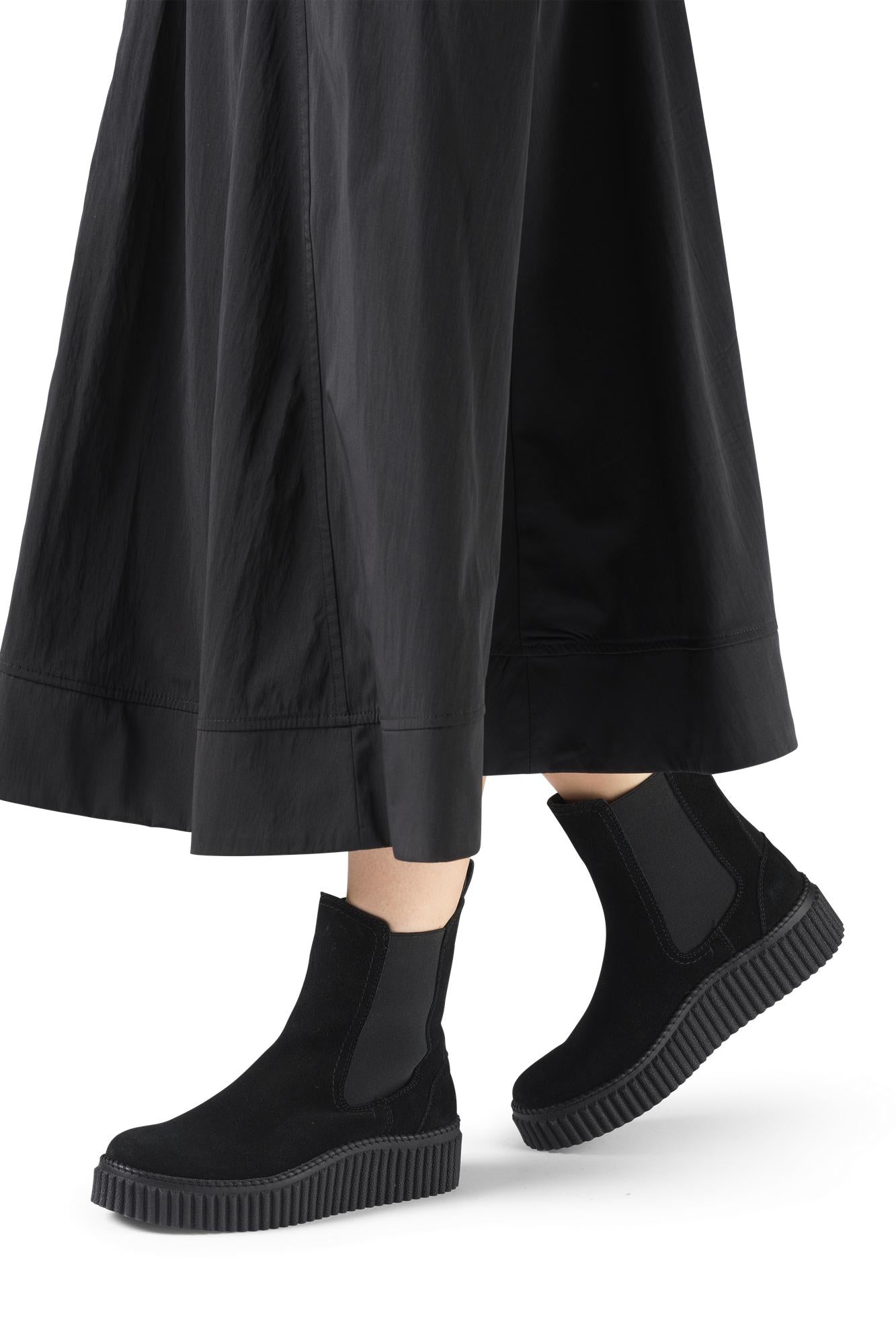 Calira Chelsea Boot in Black
