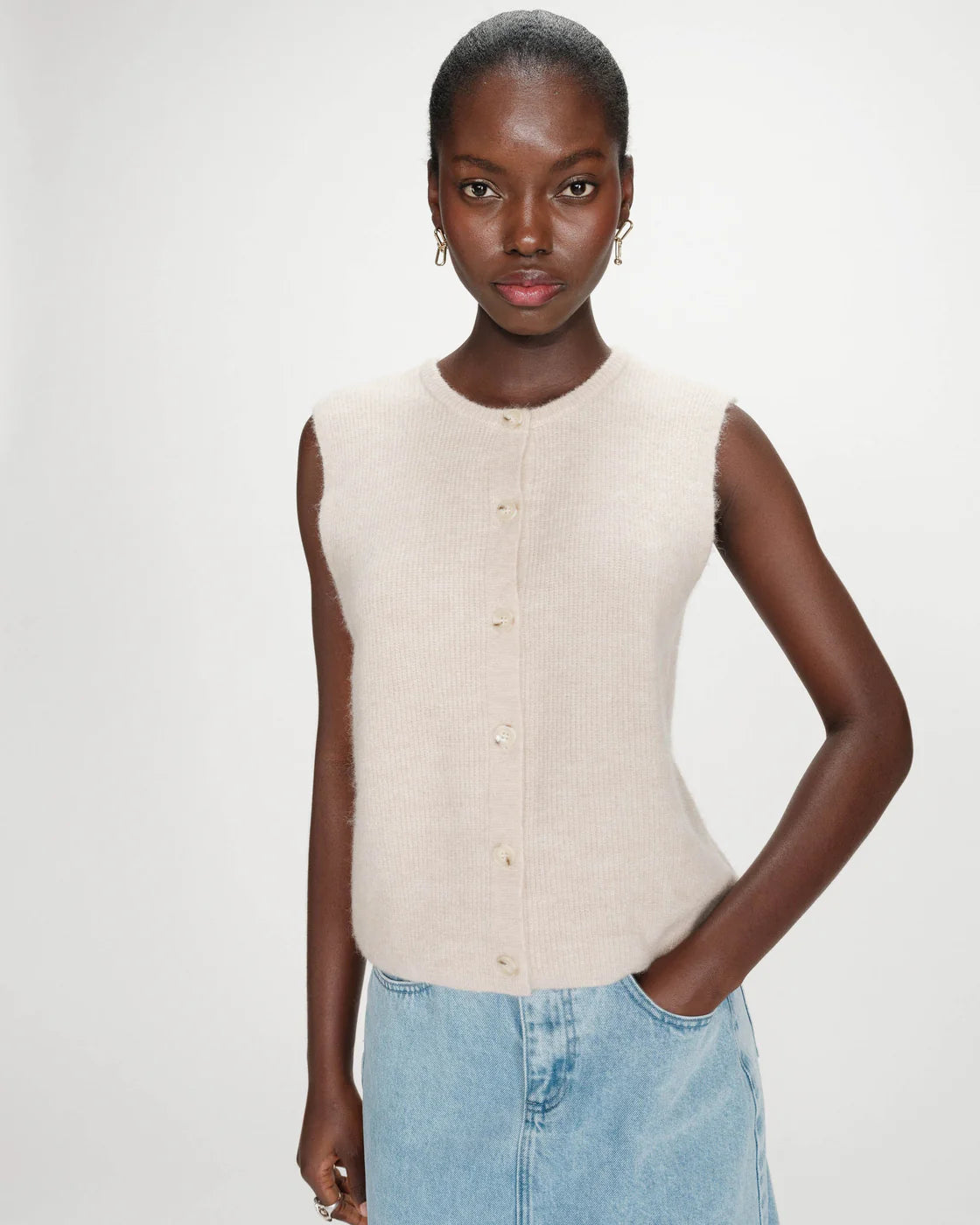 Vollando Sleeveless Cardi