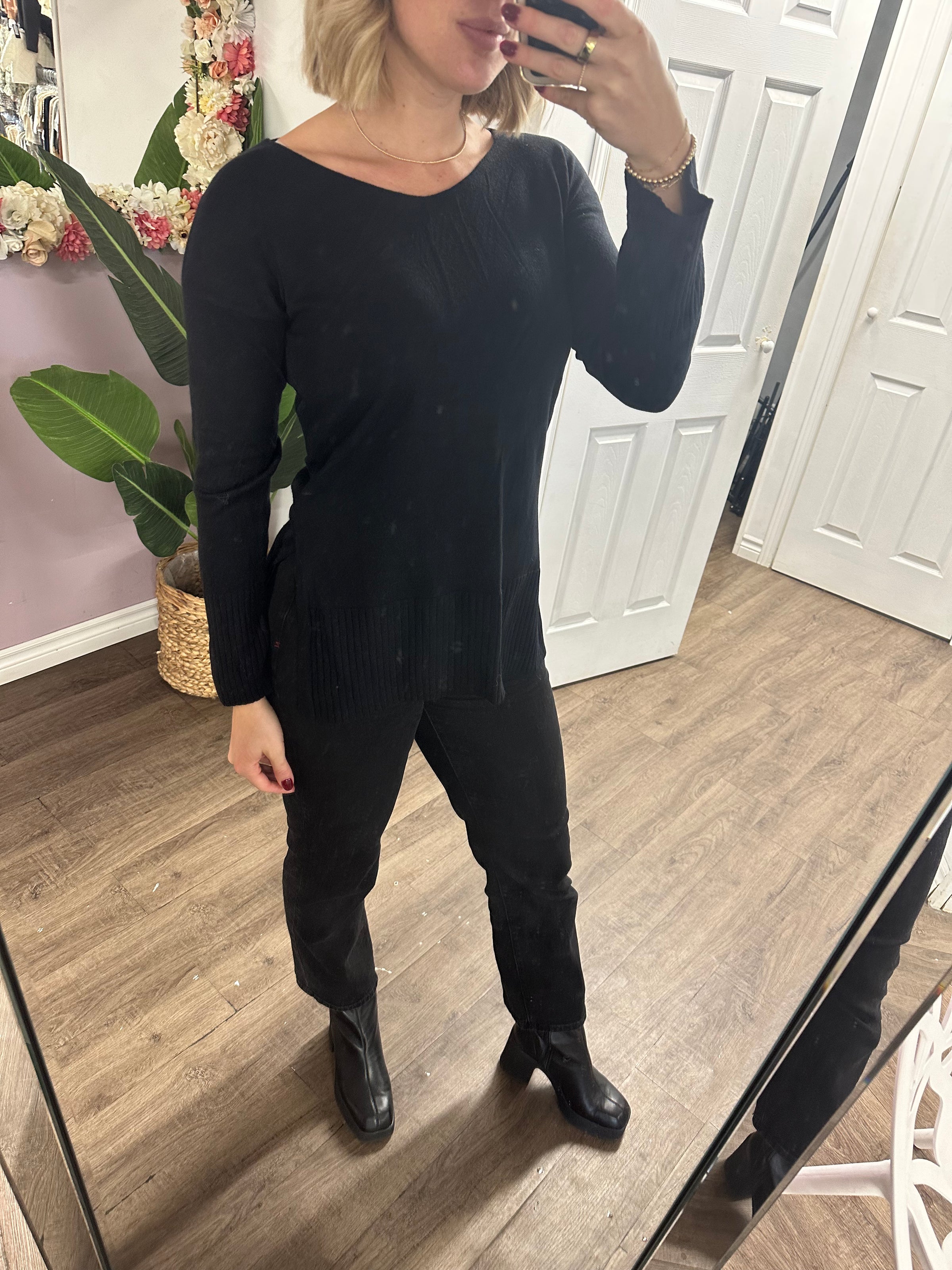 Brianna Pullover in Black