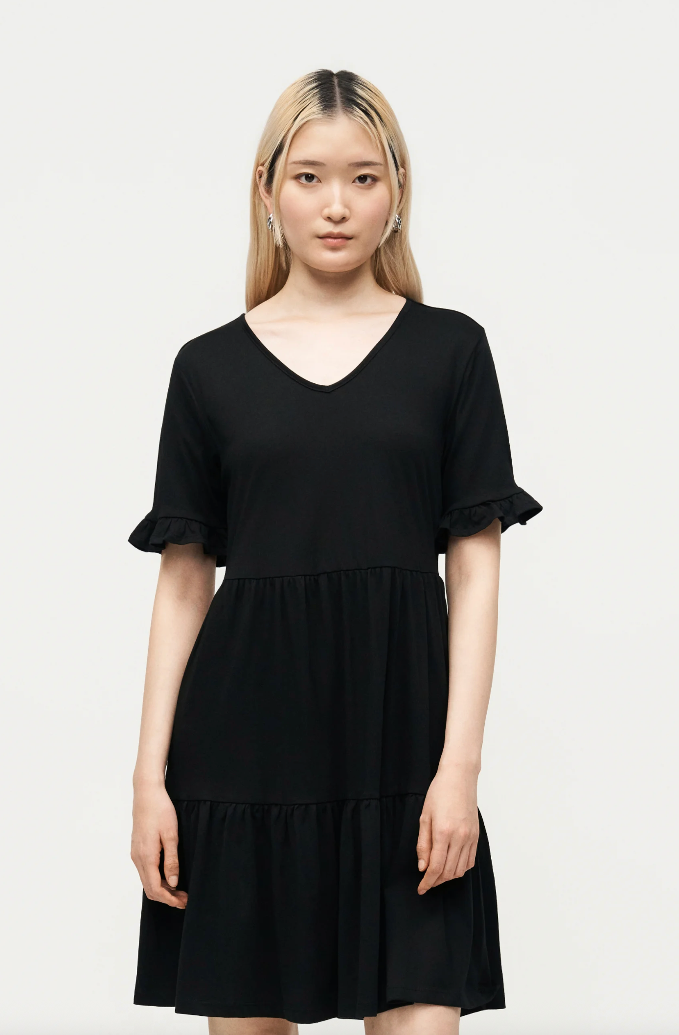 ONLBLOOM S/S V-NECK FRILL DRESS | Black