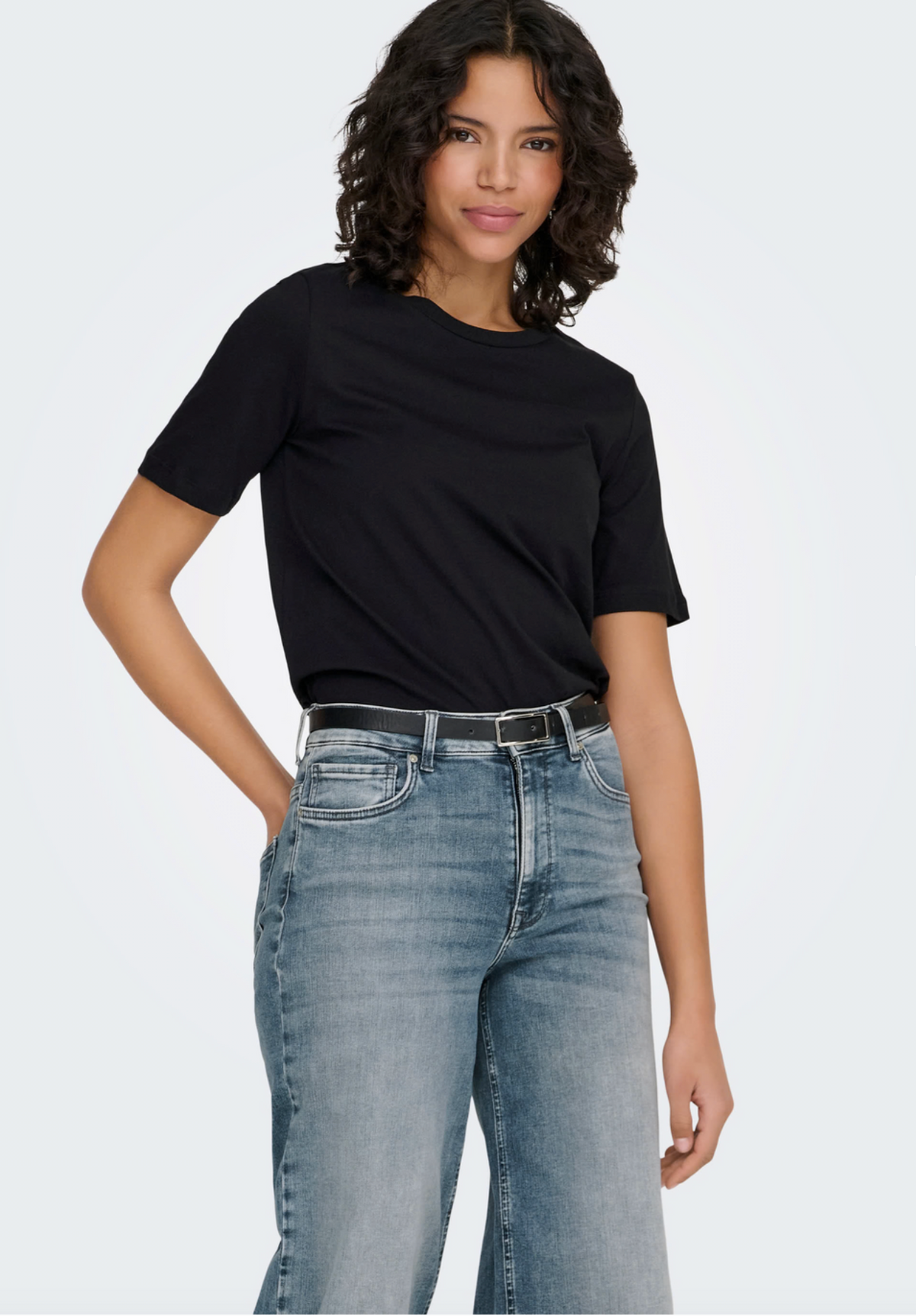 Happy Short Sleeve O-Neck Tee | Black