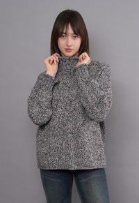 Lucretia Funnel neck | Black Twist