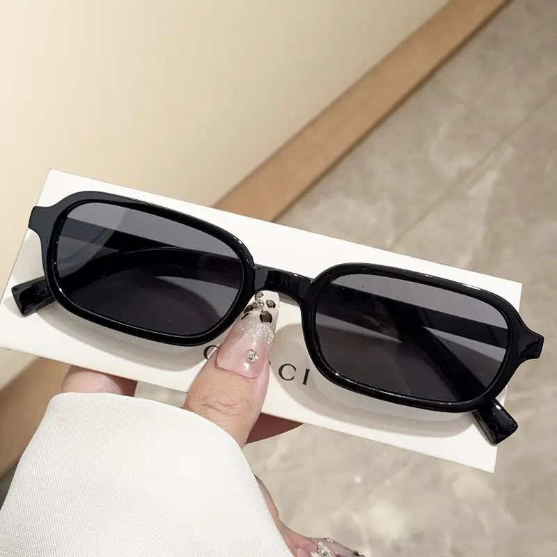 Retro Rectangular Sunglasses in Black