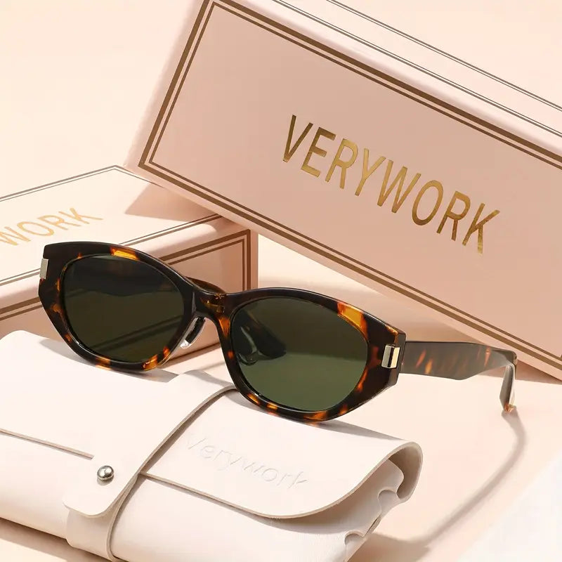 Vintage Cat Eye Sunglasses in Tortoise