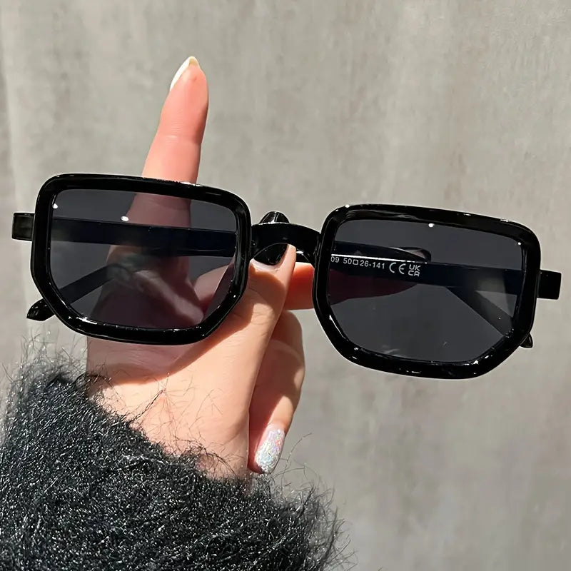 Hayley Square Sunglasses in Black