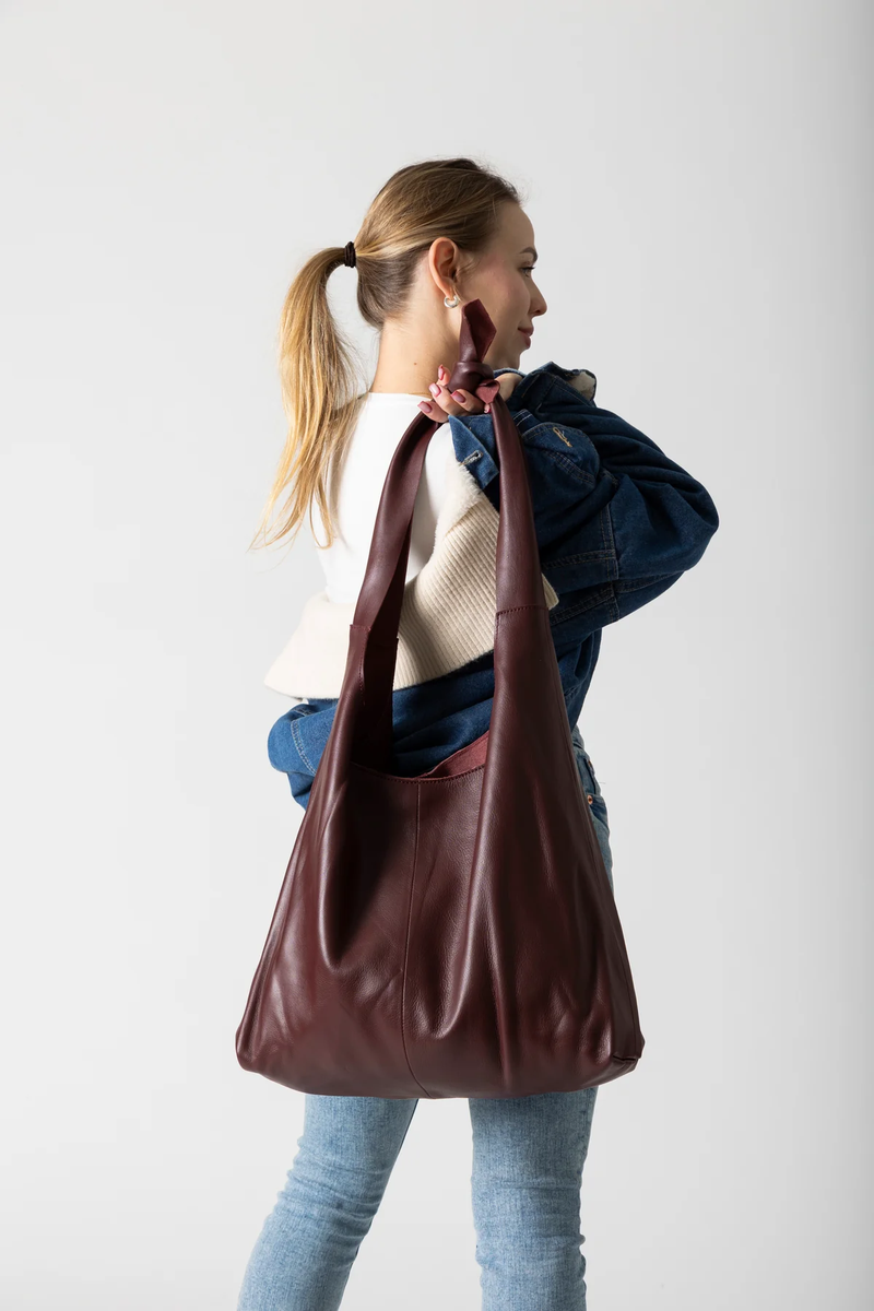 Knot Leather Shoulder Bag in Auggie Maroon