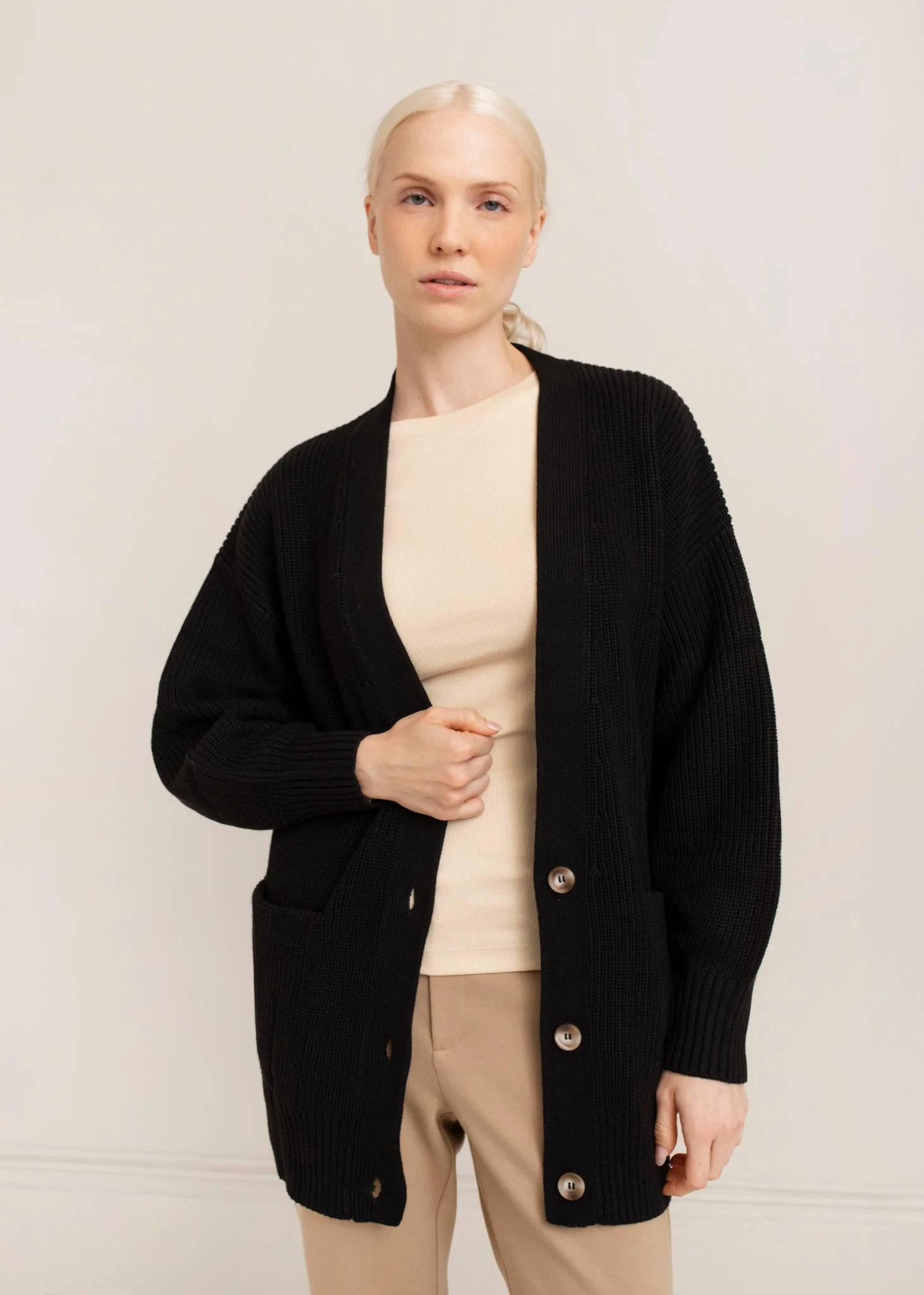 Mari Cardigan in Black