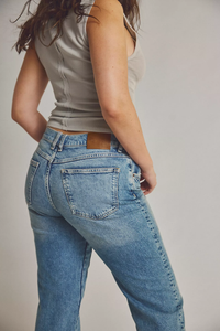 Risk Taker Mid-Rise Jean in Mantra