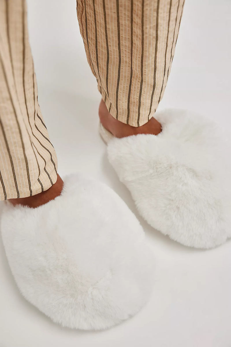 Snowball Slippers in Snow