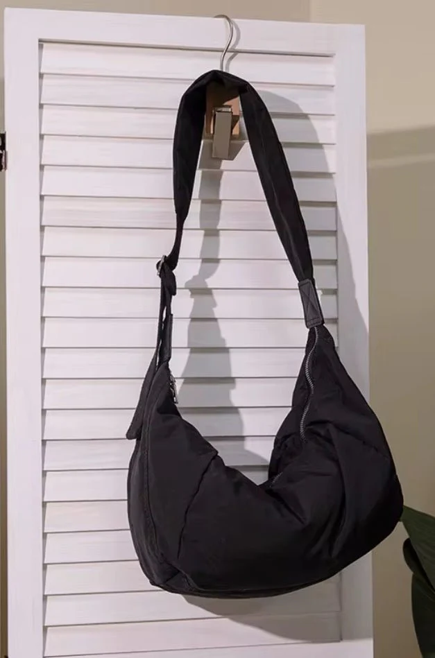 Cana Crescent Crossbody | Black