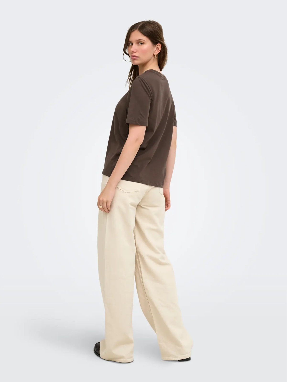Happy Short Sleeve O-Neck Tee in Chocolate