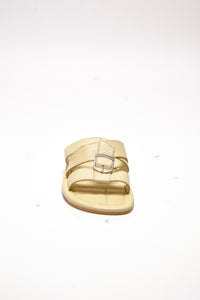 Sloan Buckle Sandal In Buttermilk