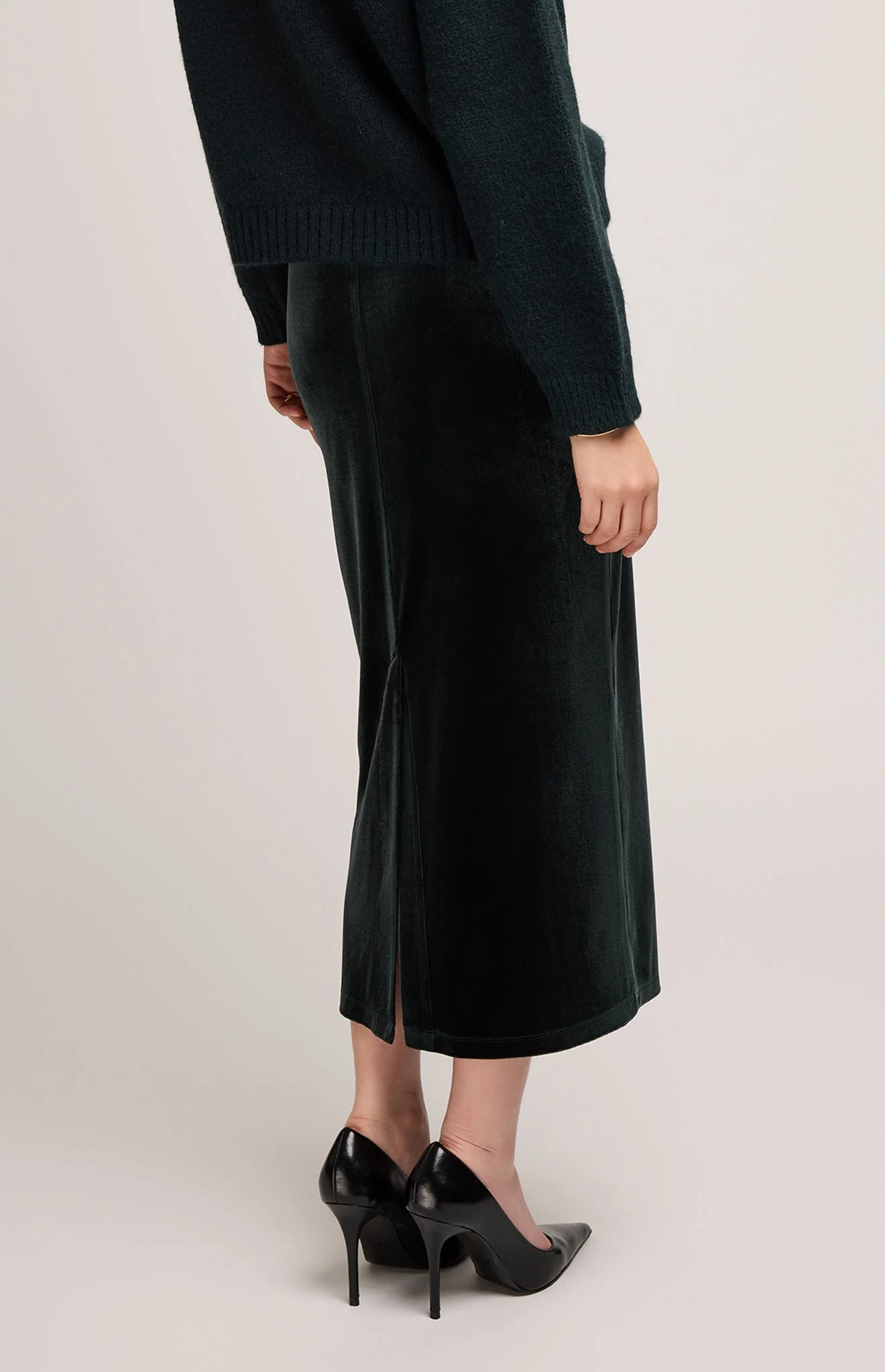 Dahlia Velvet Skirt in Wintergreen