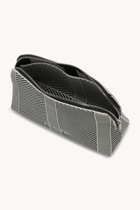 Knitted Makeup Bag in Milk Creme/Black