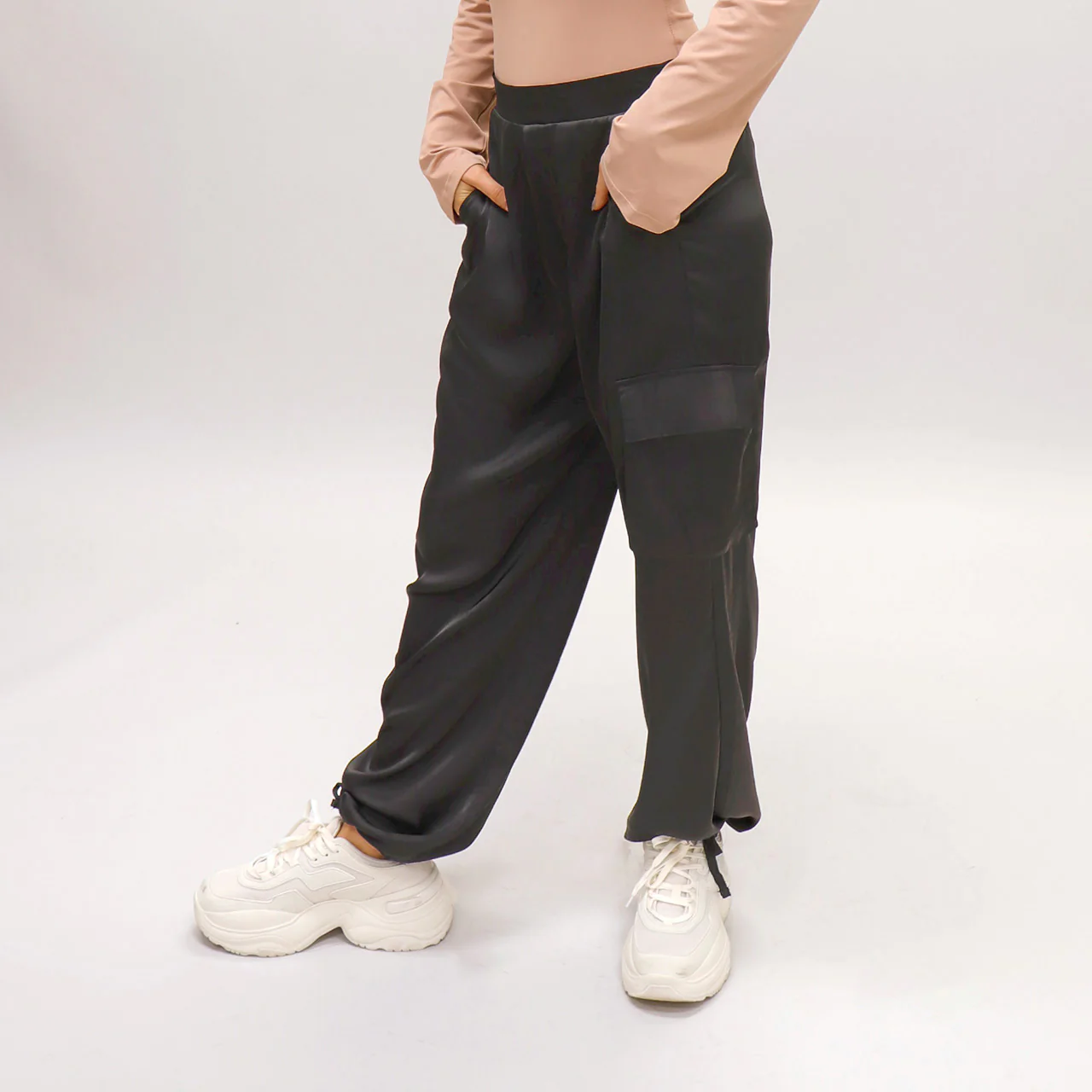 Stacia Satin Cargo Pocket Pant in Black – Krush Clothing Boutique