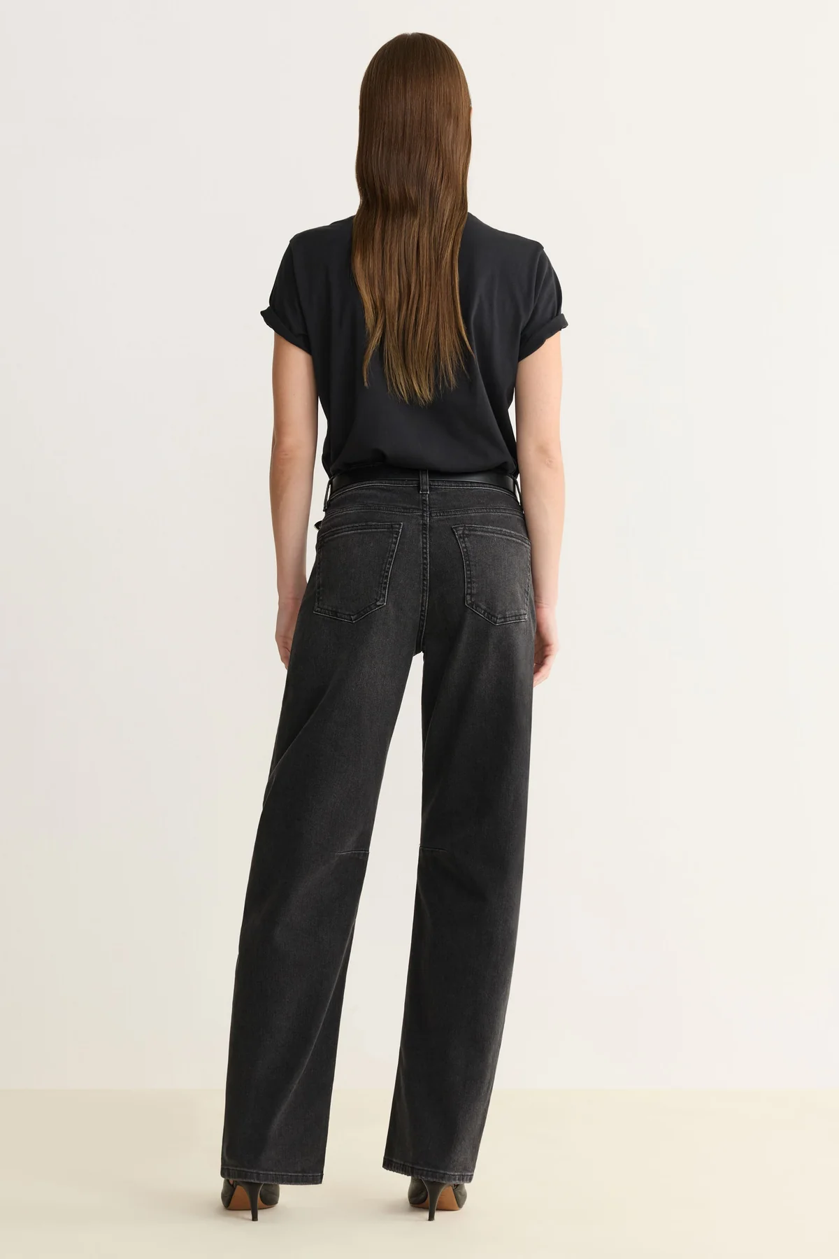 BNA | Soft Curve Barrel Jeans 32"