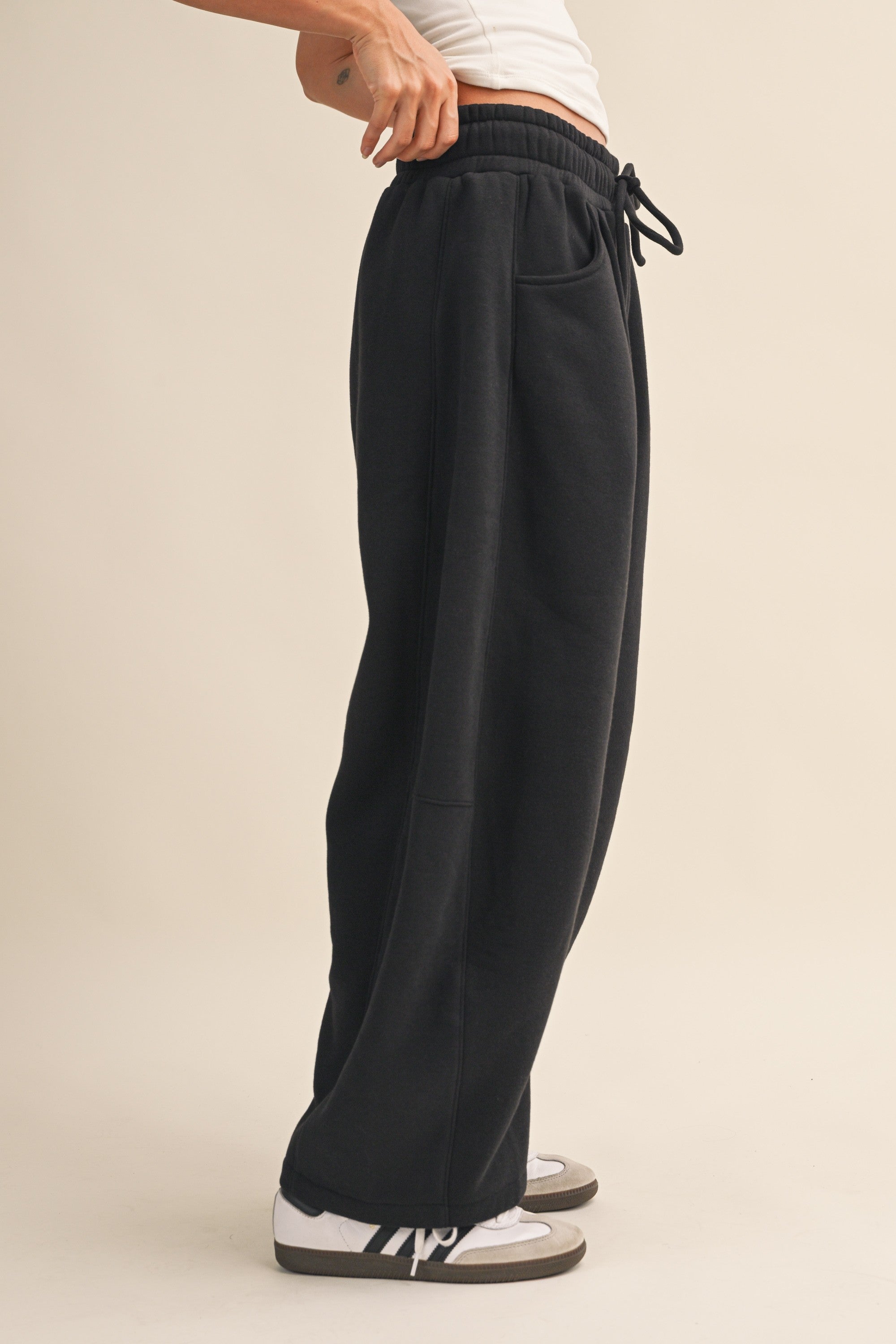 Barrel Sweats in Black