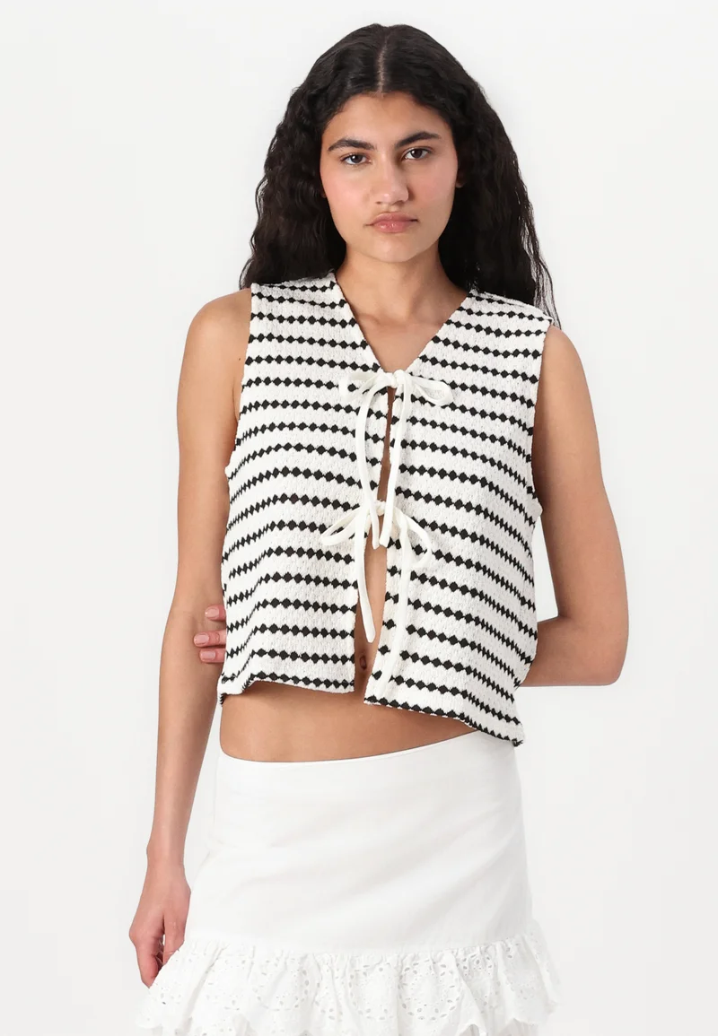 Onleva Striped Vest | Cloud Dancer