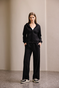 Essential Pant in Black