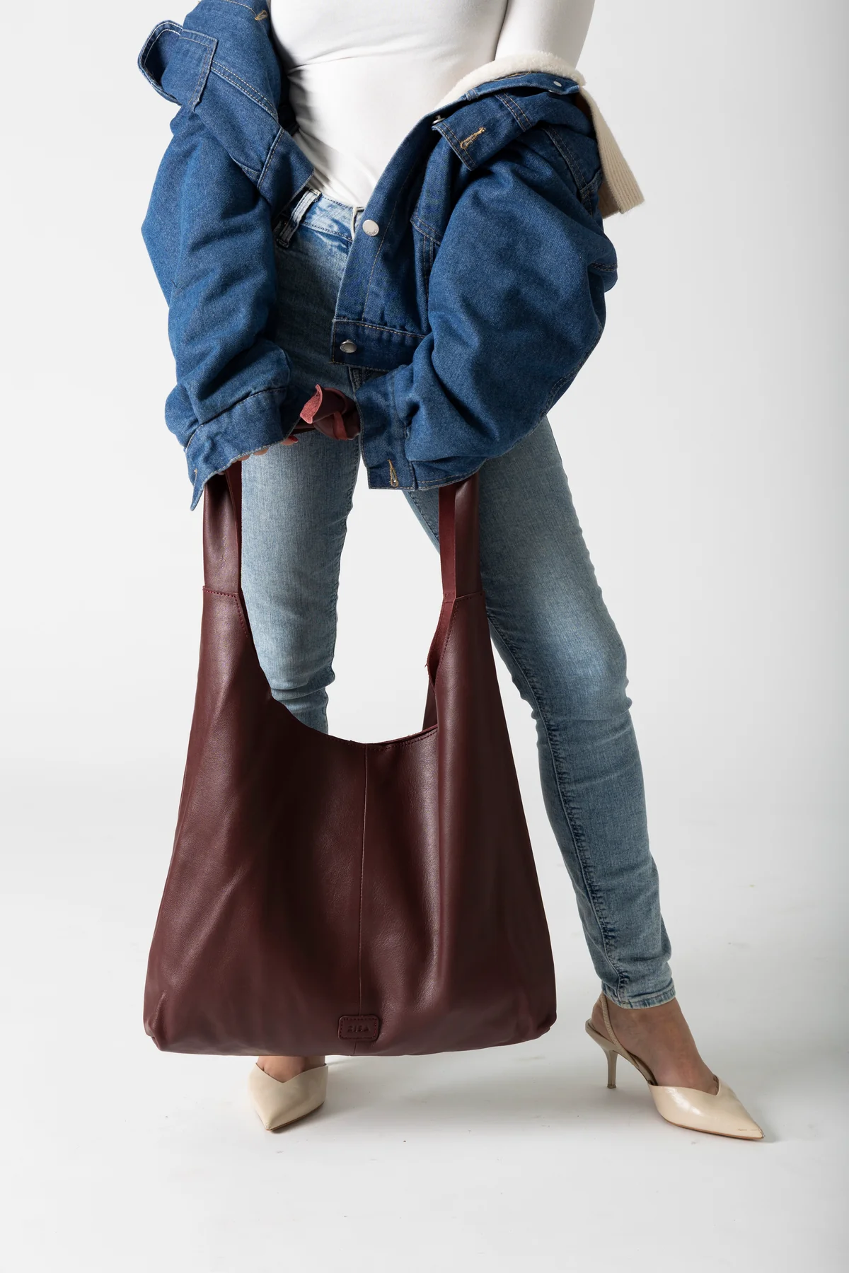 Knot Leather Shoulder Bag in Auggie Maroon