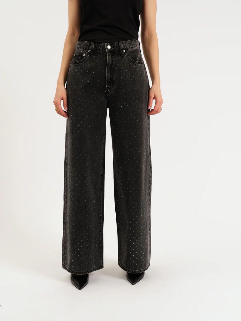 The Wonderer Mid Rise in Starlit Night