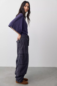 Reef Cruved Twill Cargo Pants in Midnight