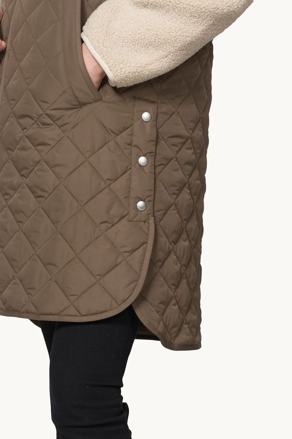 Art 25 Quilted Vest in Mud