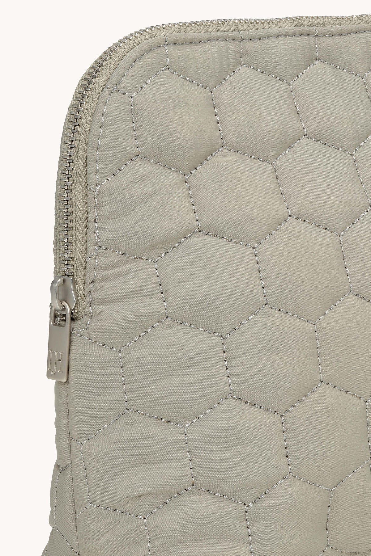Makeup Pouch in Coriander