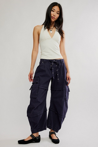 Reef Cruved Twill Cargo Pants in Midnight