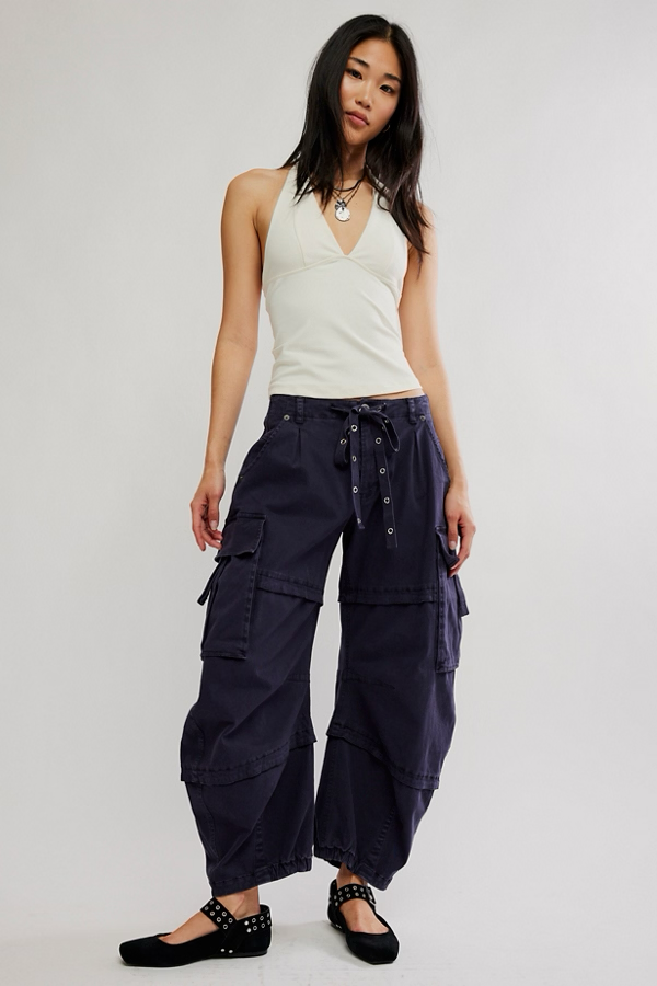 Reef Cruved Twill Cargo Pants in Midnight