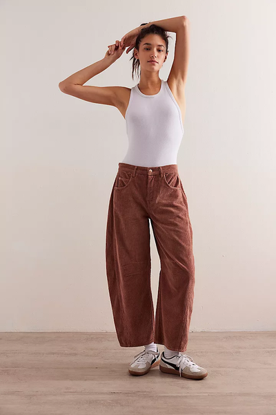 Dames Corduroy Broek Mid Rise Corduroy Vaatpijp Gecropte Dames Corduroy Broek Mid Rise Corduroy Vaatpijp Gecropte