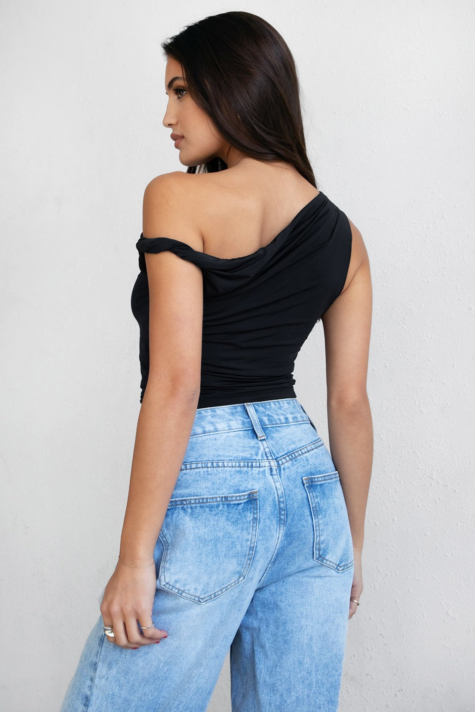 Jaime Light Weight One Shoulder Top | Black