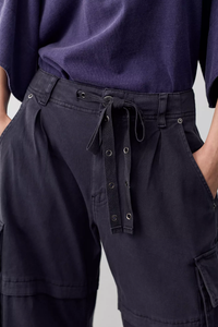 Reef Cruved Twill Cargo Pants in Midnight
