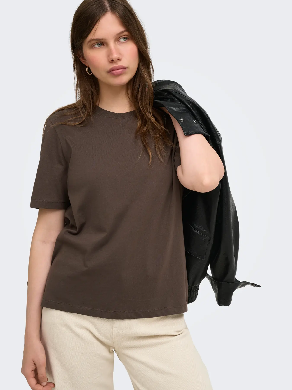 Happy Short Sleeve O-Neck Tee in Chocolate