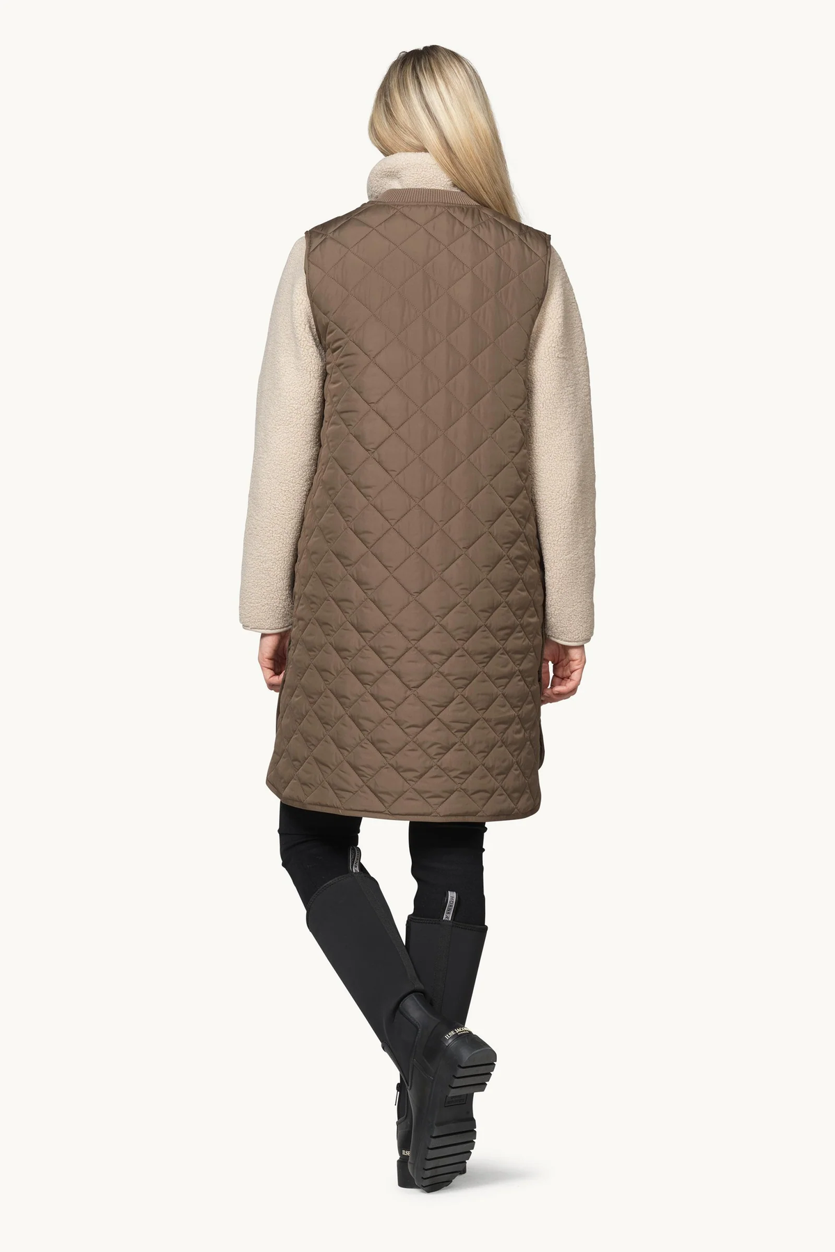 Art 25 Quilted Vest in Mud