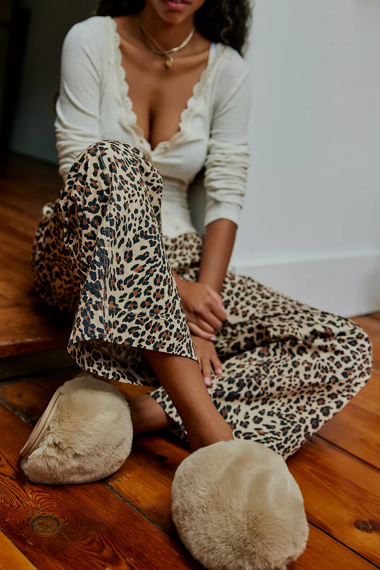 Snowball Slippers in Taupe