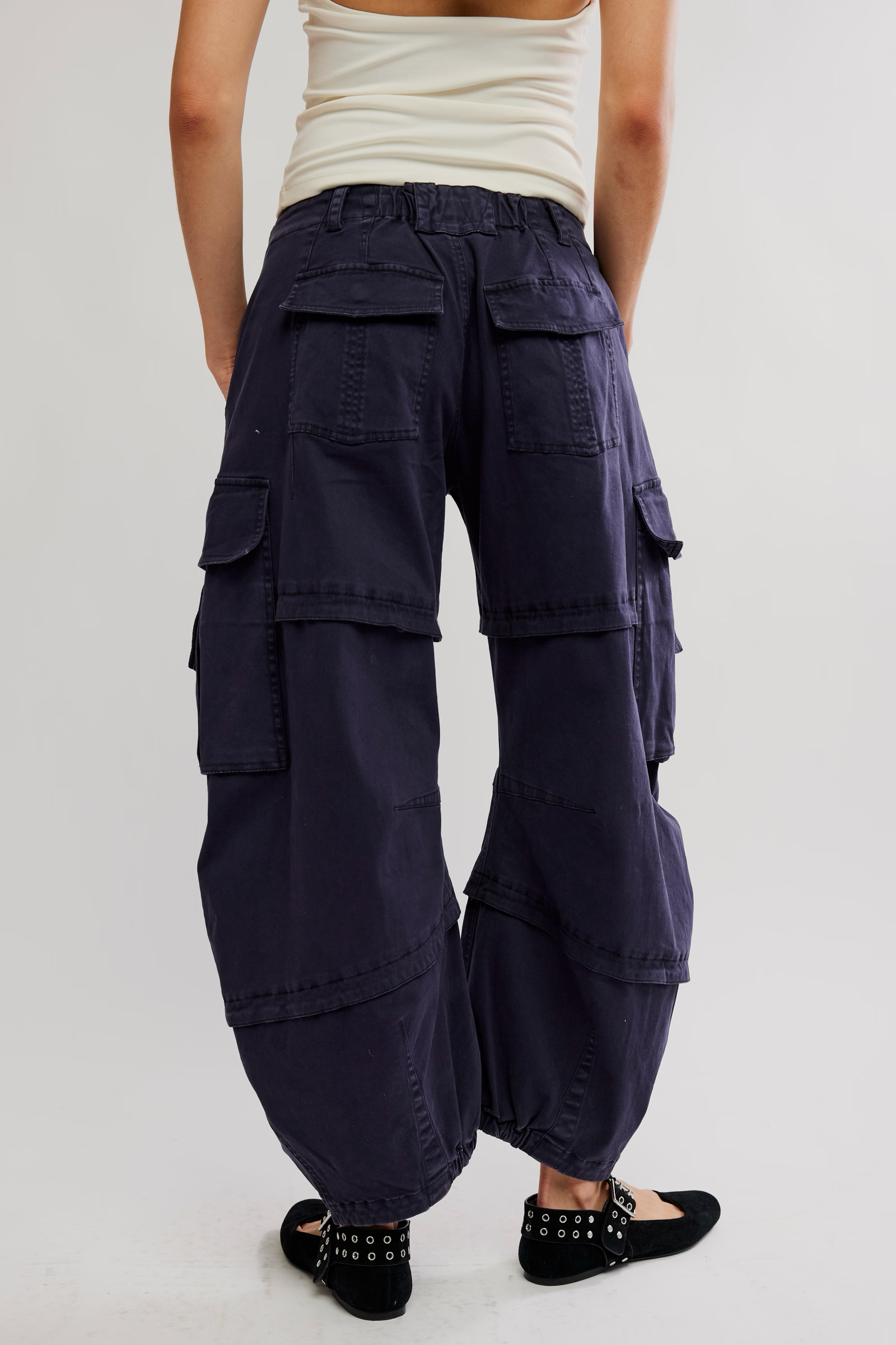 Reef Cruved Twill Cargo Pants in Midnight