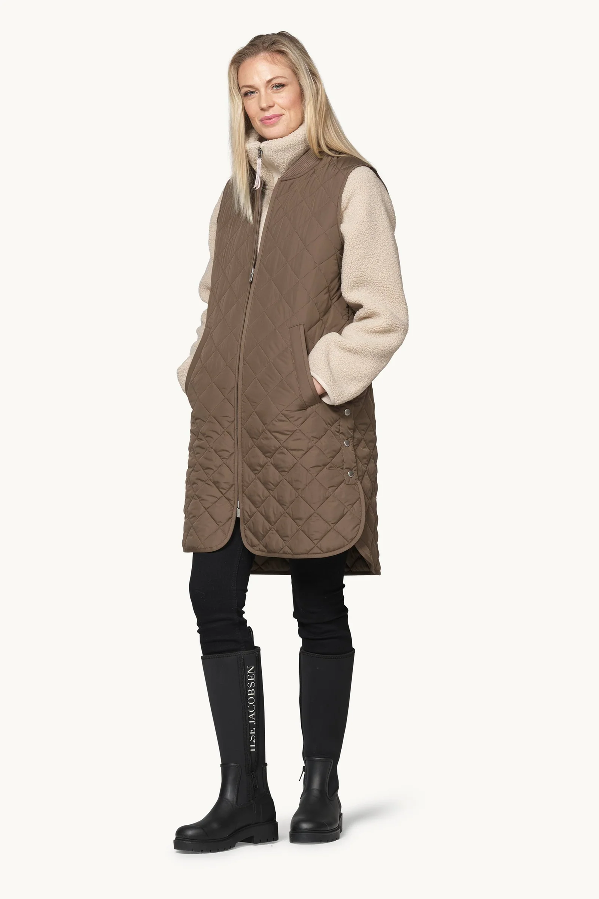 Art 25 Quilted Vest in Mud