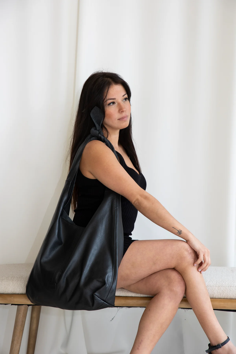 Knot Leather Shoulder Bag in Black